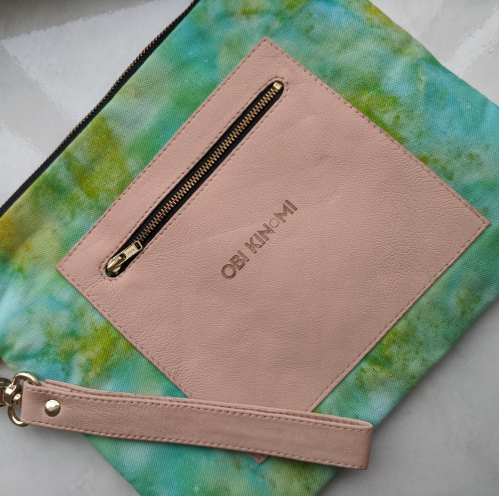 Free 🆓 W Bundle - Green marble tie dye wristlet clutch pouch, NEW